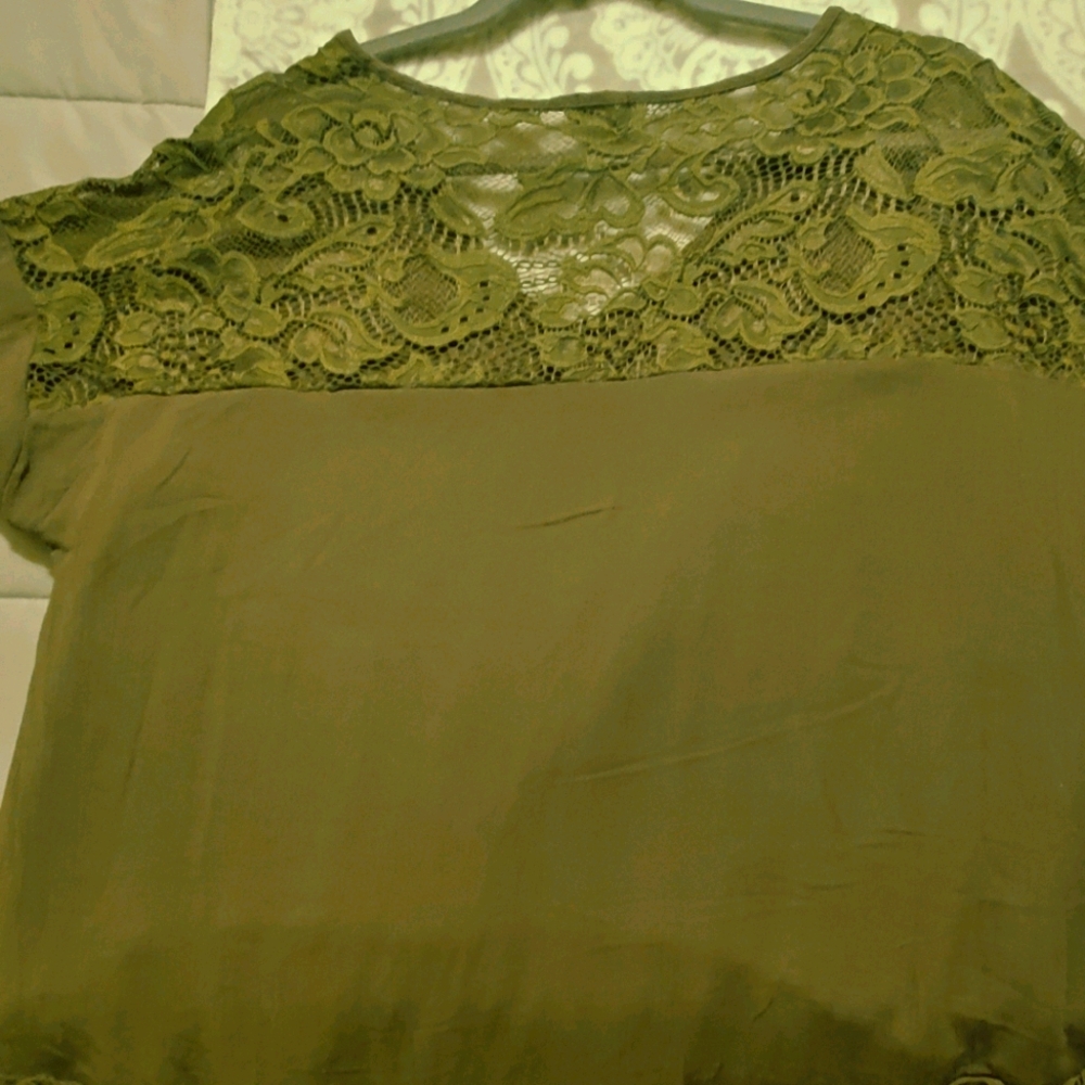 Top - Picture 2 of 2